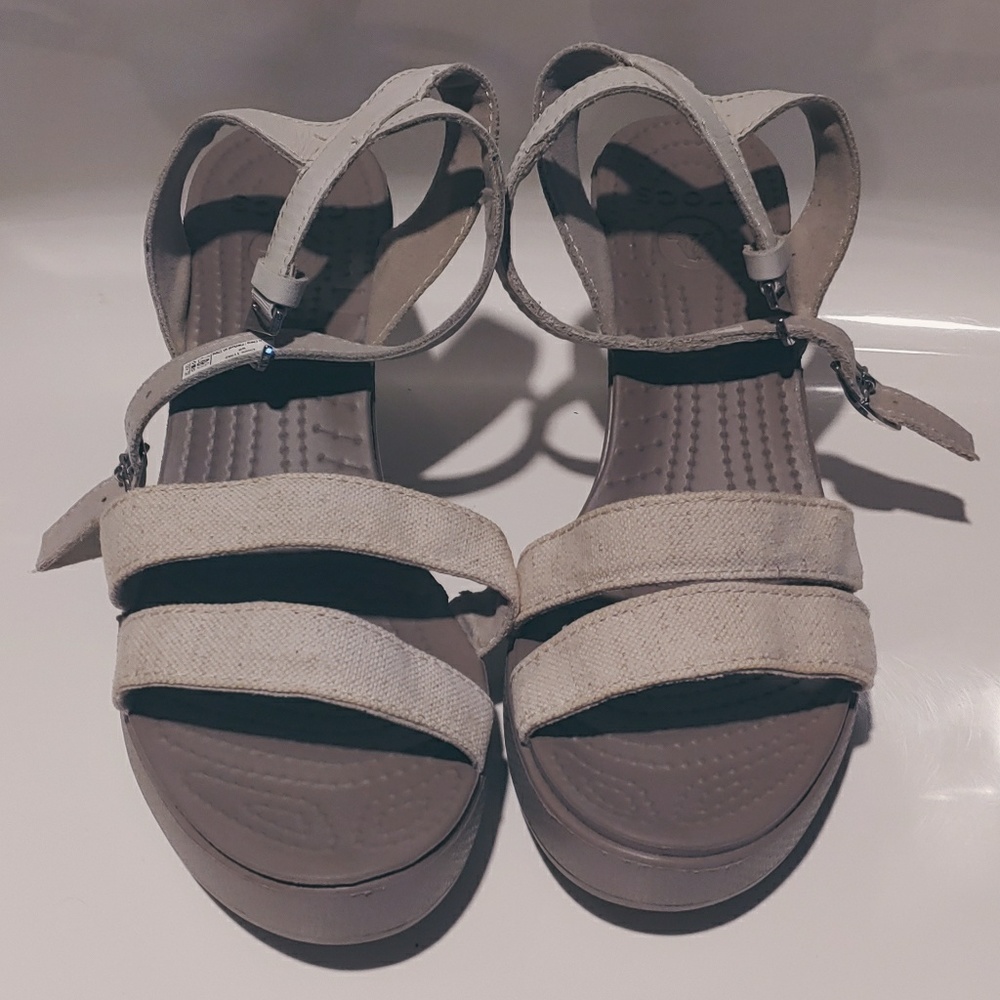 Crocs Size 9 Leigh Wedge Oatmeal